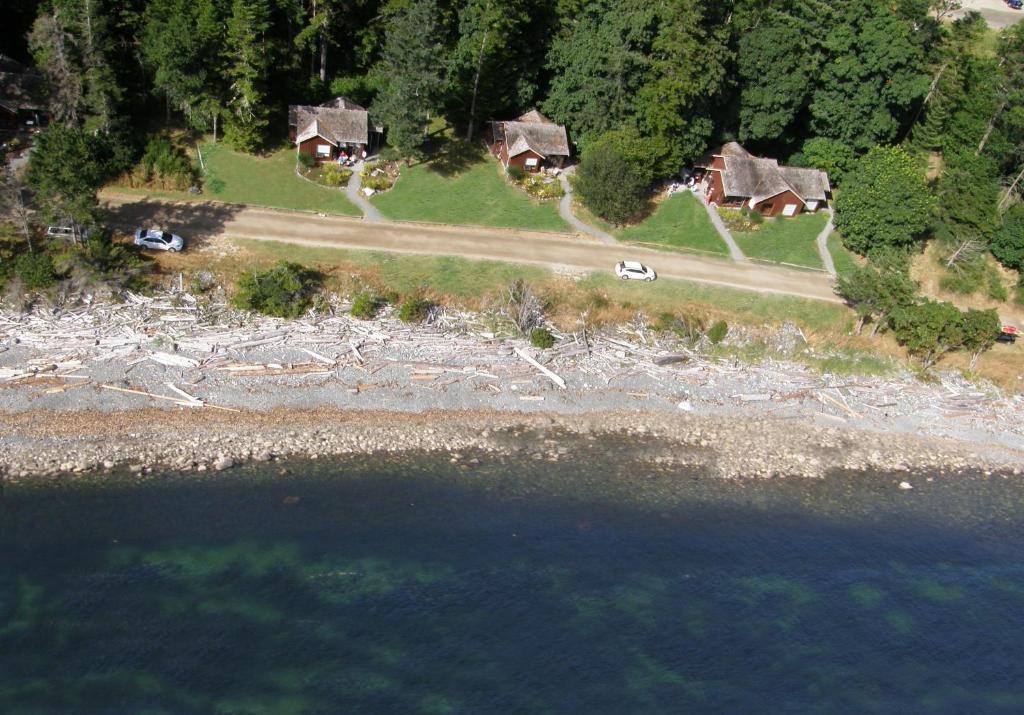 Tsa-Kwa-Luten Lodge Quathiaski Cove Exterior photo