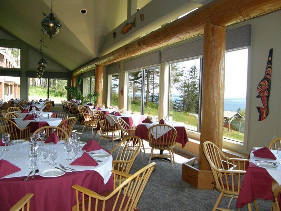Tsa-Kwa-Luten Lodge Quathiaski Cove Exterior photo